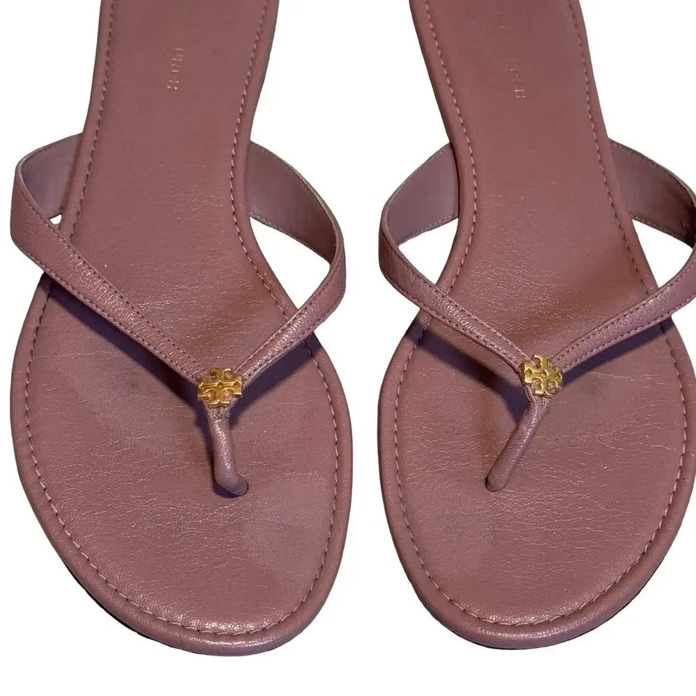 Tory Burch Leather Flip Flops in Lavendar with Gold Logo Size 8.5 Thong Sandals